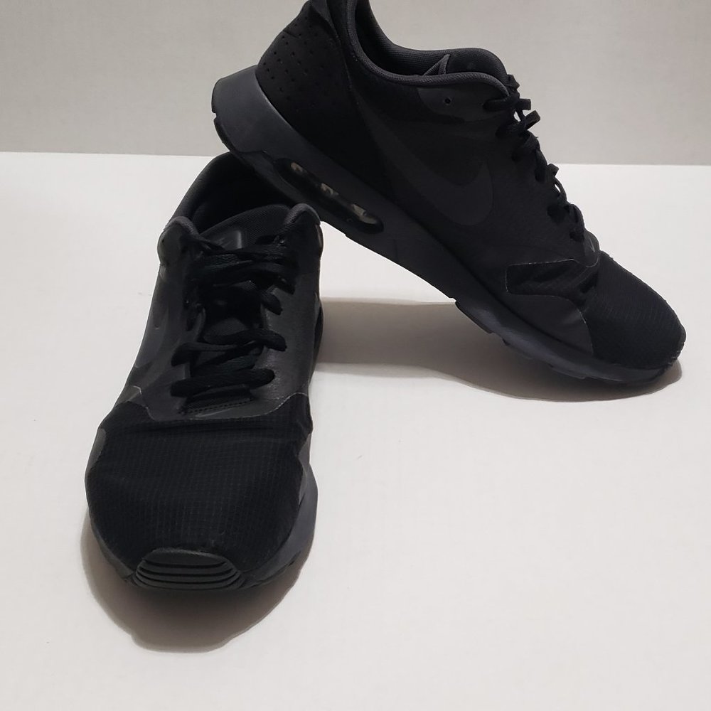 NIKE AIR MAX TAVAS 705149 010 Black Size 12